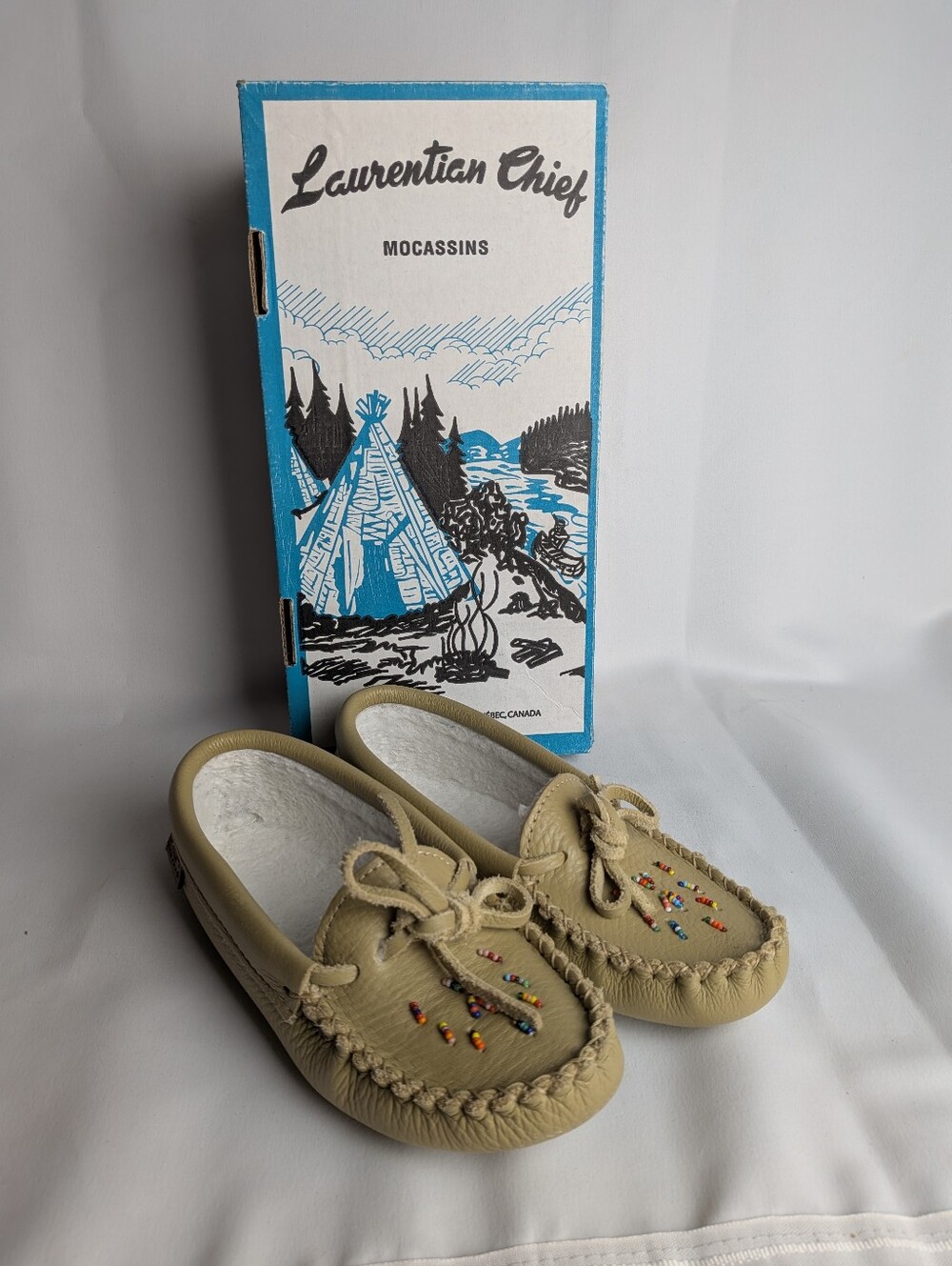 LAURENTIAN CHIEF Women Mocassins Slippers Size 6 Leather Beige Tan Color